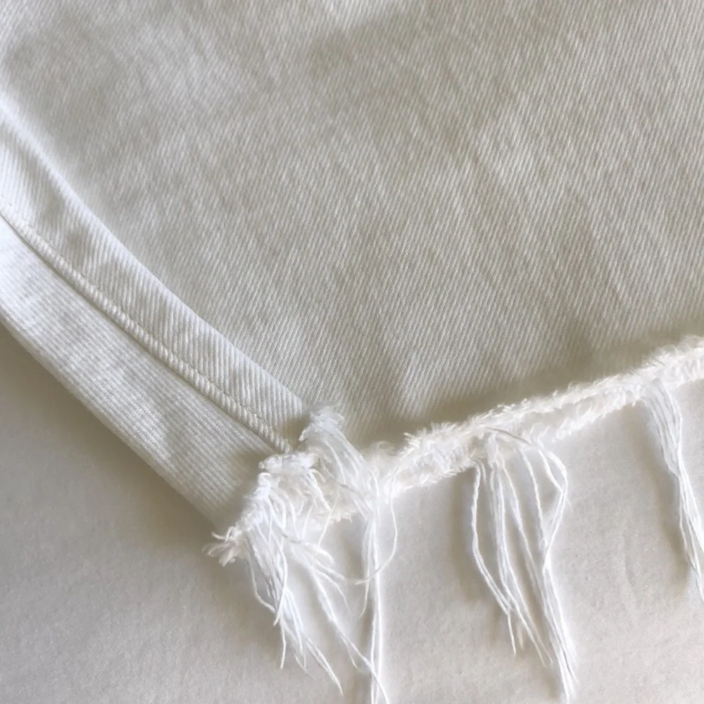 Mens Levi cut white shorts - Picture 3 of 6